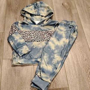 Sparkle & Pink Boutique girl matching set. Size 2T. Tie-dye and leopard 🐆. NWOT